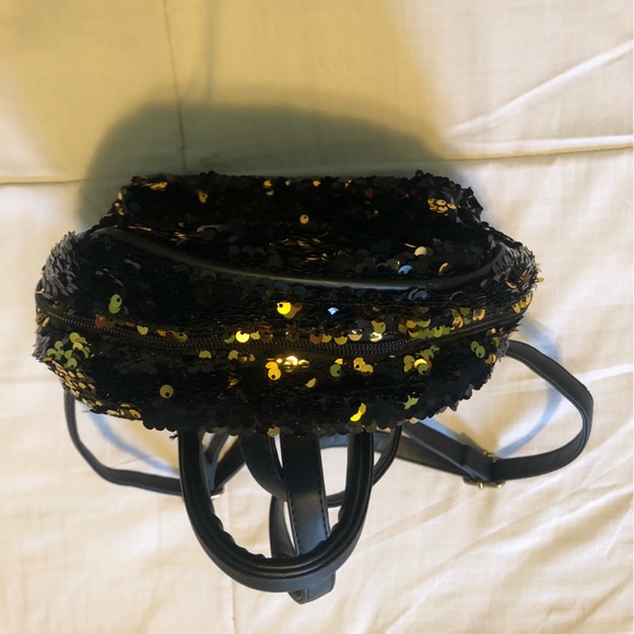 3/20$ L.A EXPRESS - Gold & Black Glitter Backpack - Picture 2 of 7